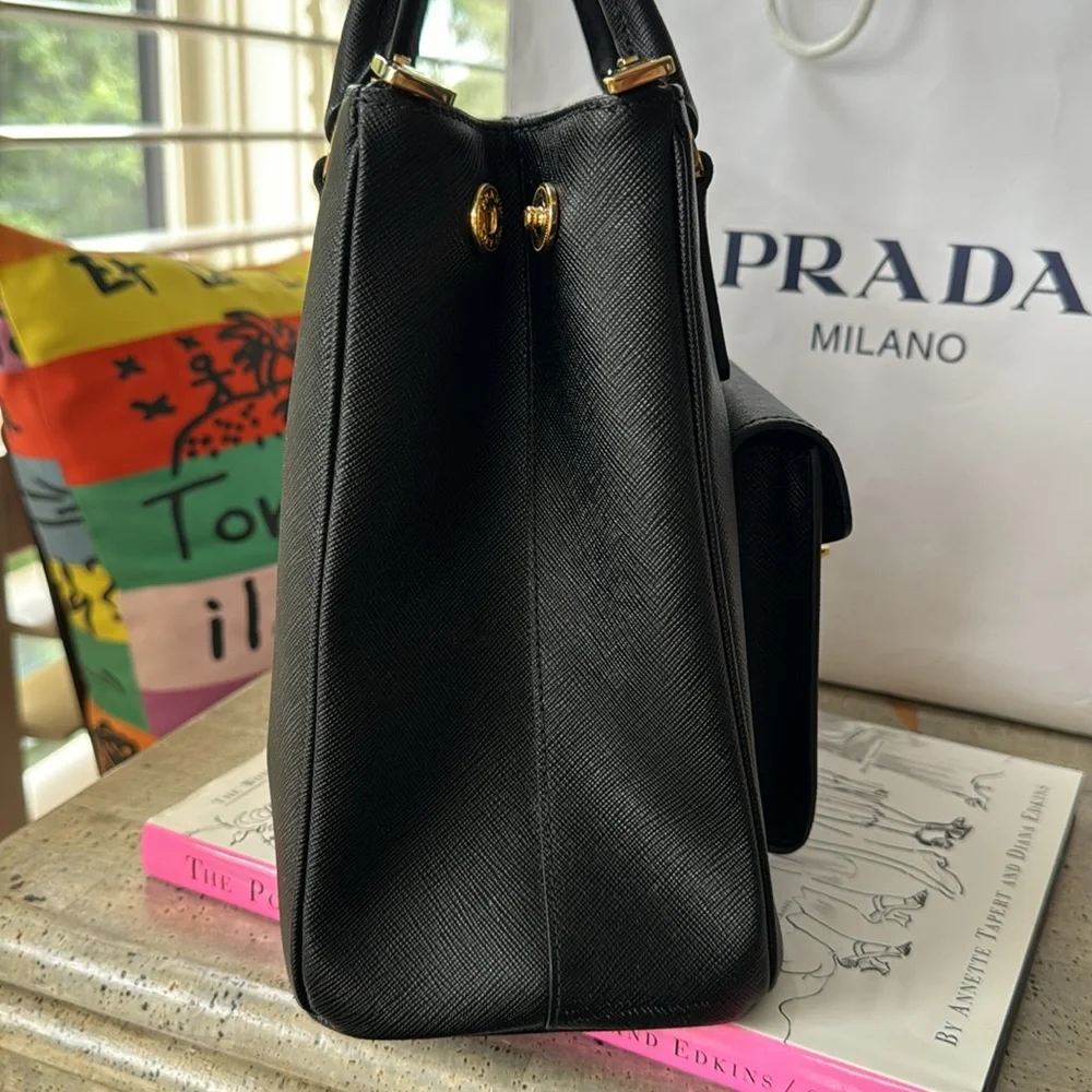 Prada Saffiano Lux Metropolis/Black Gold Metal/ Excellent Condition - Picture 10 of 16